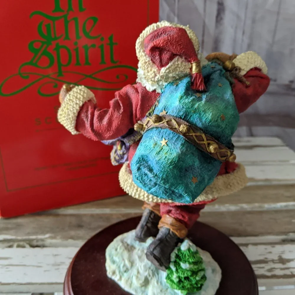 In‎ The Spirit Santa Sculpture Cast Figurine Christ